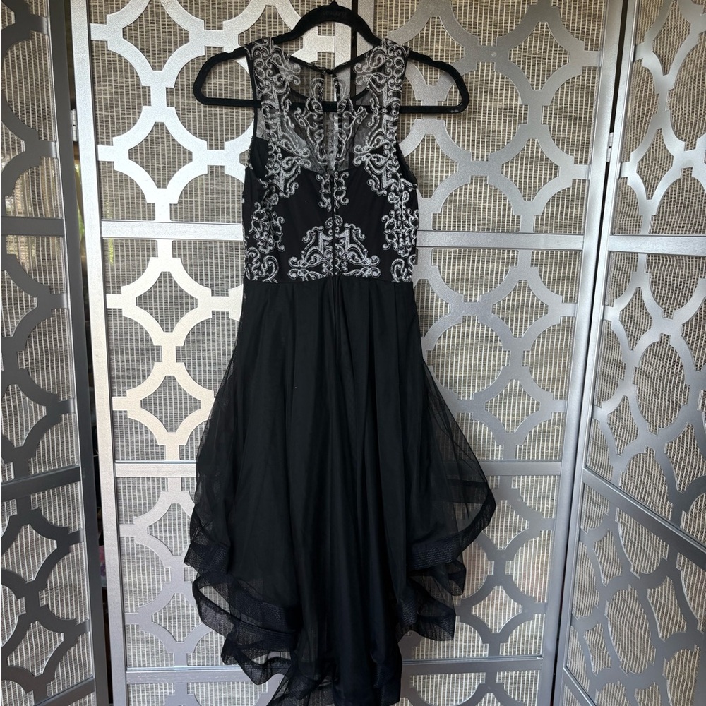 Elegant Black Lace High-Low Dress - Picture 7 of 11